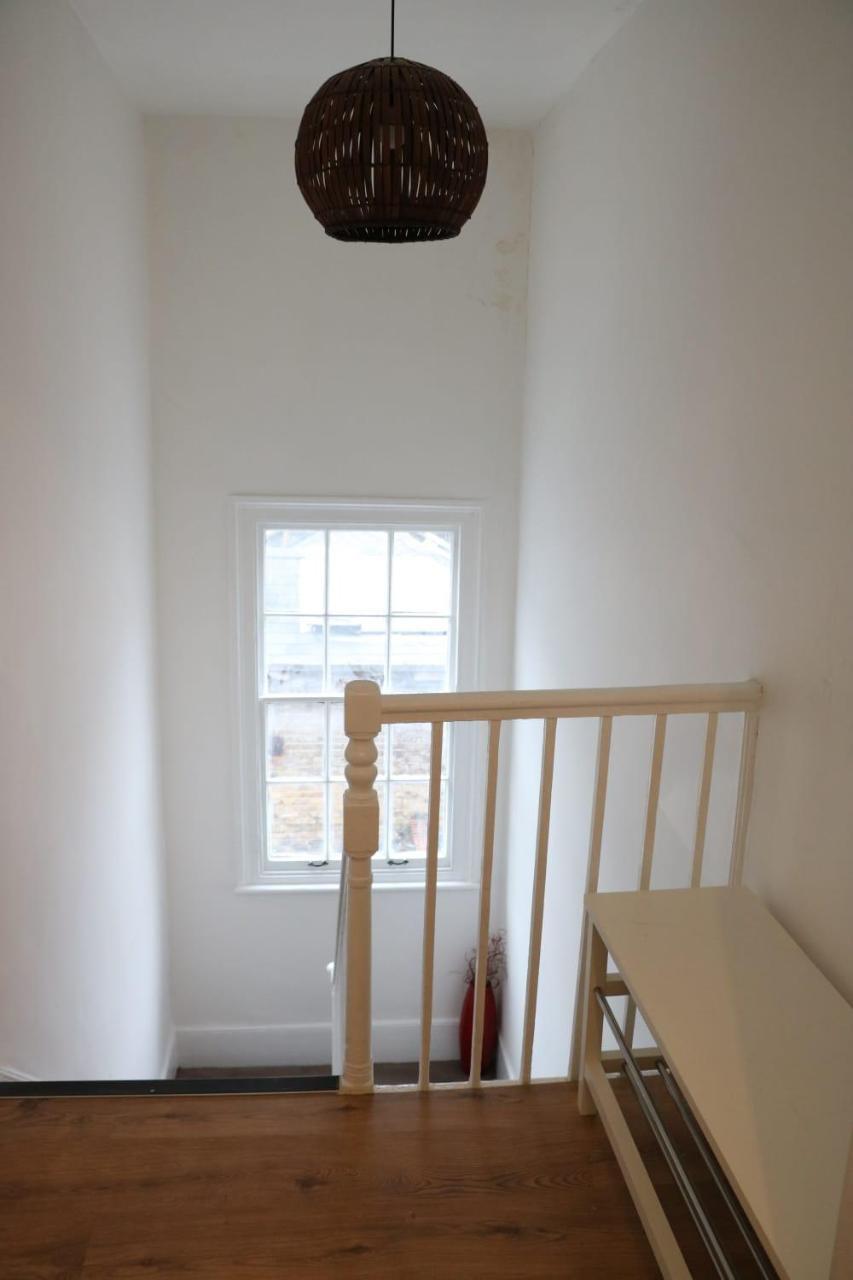 Apartamento Victoria Style Flat Near Victoria Station Londres Exterior foto