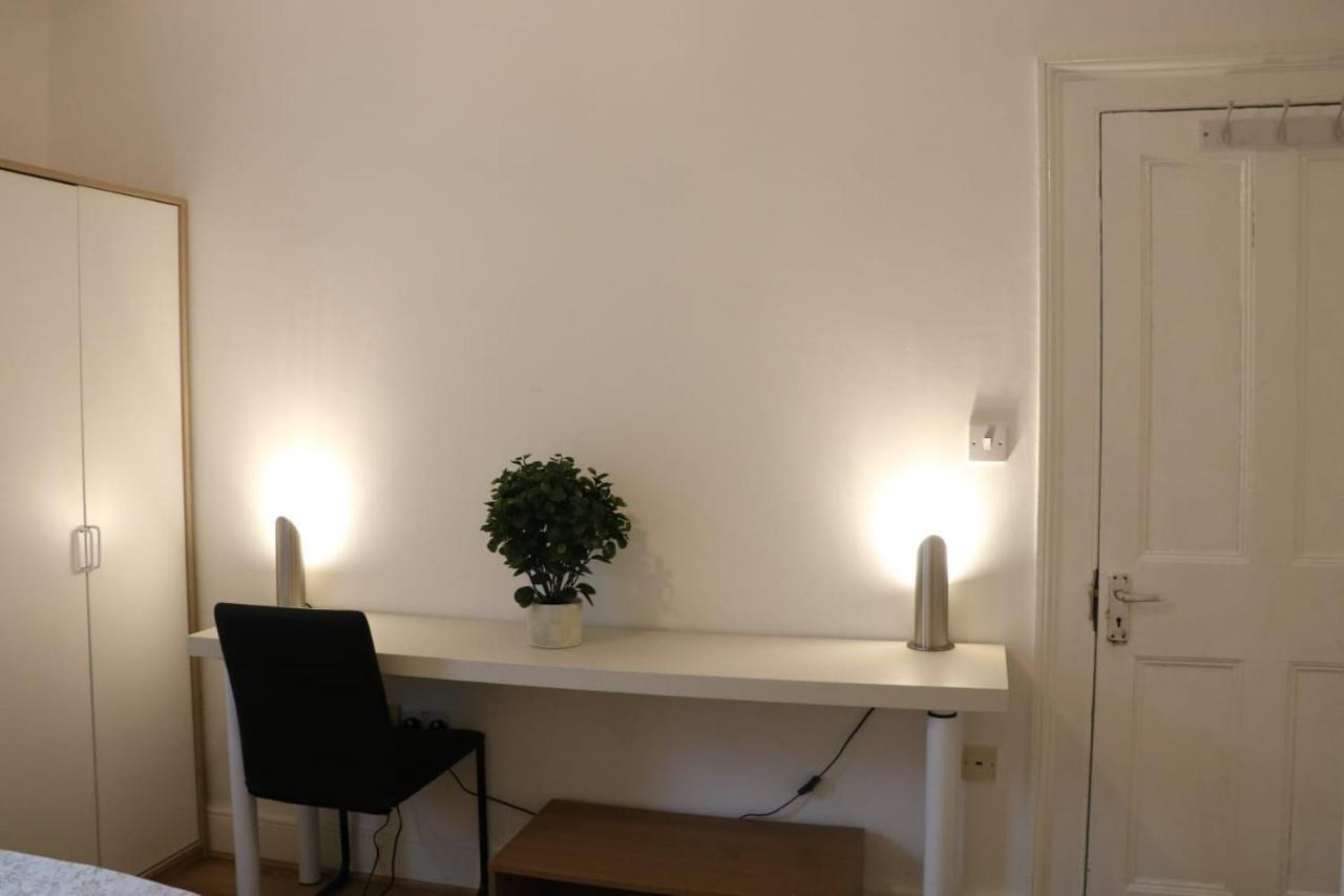 Apartamento Victoria Style Flat Near Victoria Station Londres Exterior foto